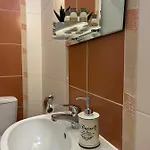Seaside With Free Parking Apartament