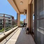 Апартамент Seaside With Free Parking