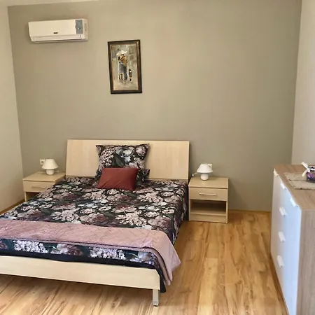 Seaside With Free Parking Апартаменты