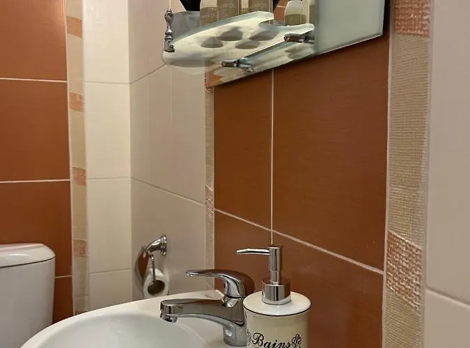 Summer Host Onegin דירה